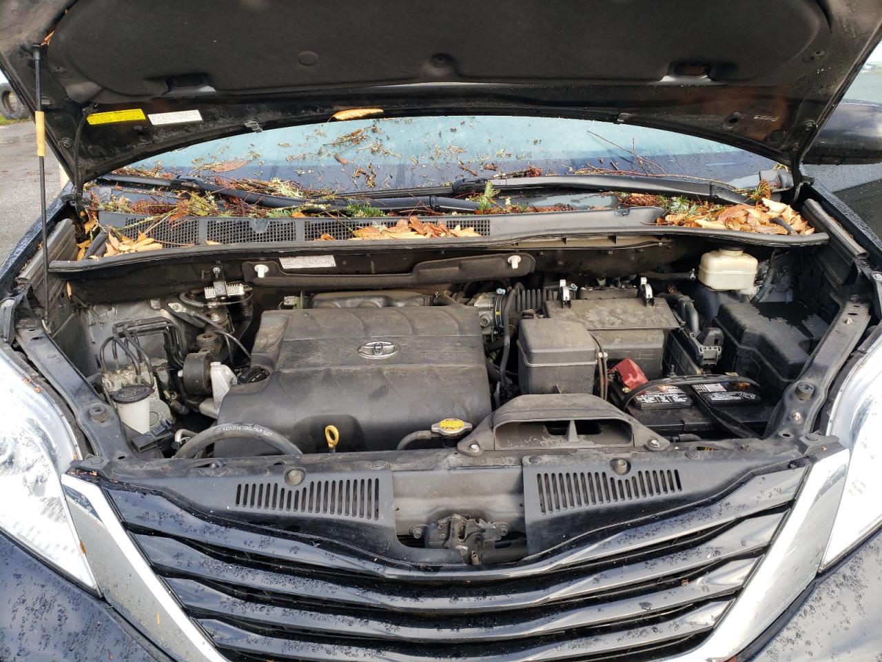 2015 Toyota Sienna - Image 13