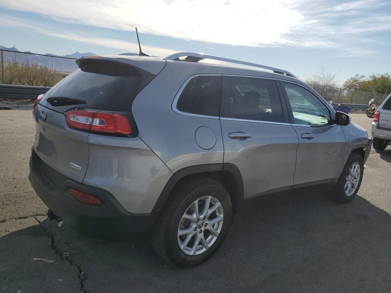2016 Jeep Grand Cherokee - Image 3