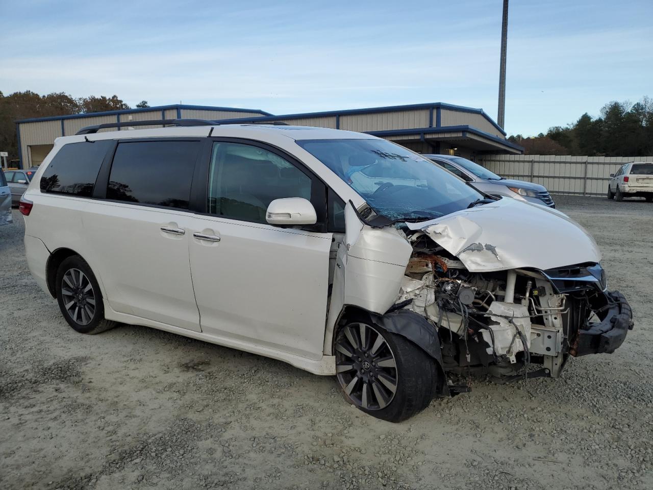 2018 Toyota Sienna - Image 4