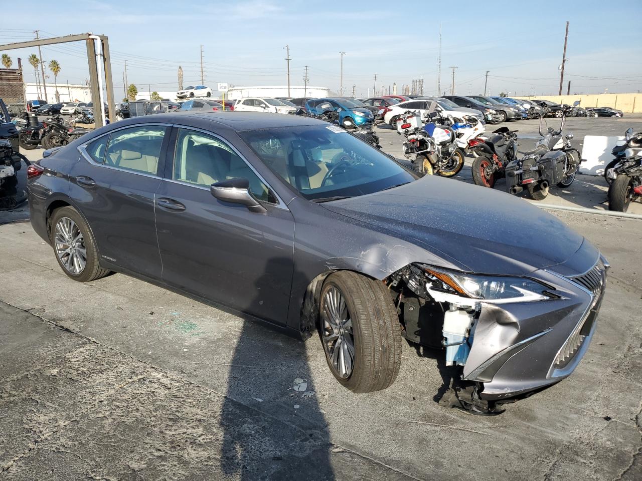 VIN 58ADA1C13MU002563 2021 LEXUS ES300 no.4