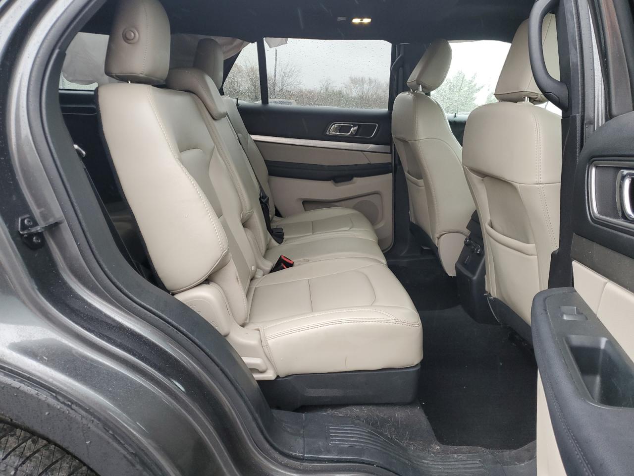 2019 Ford Explorer - Image 11