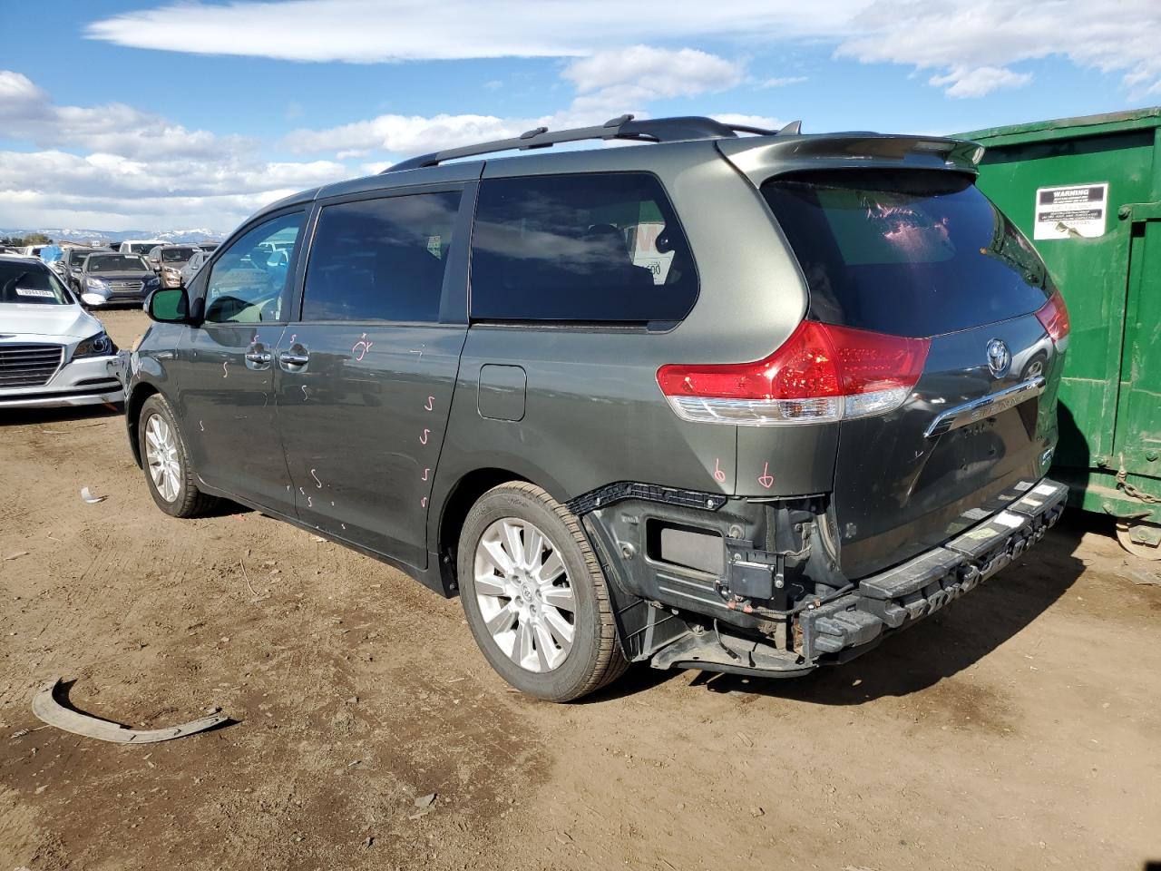 2013 Toyota Sienna - Image 2