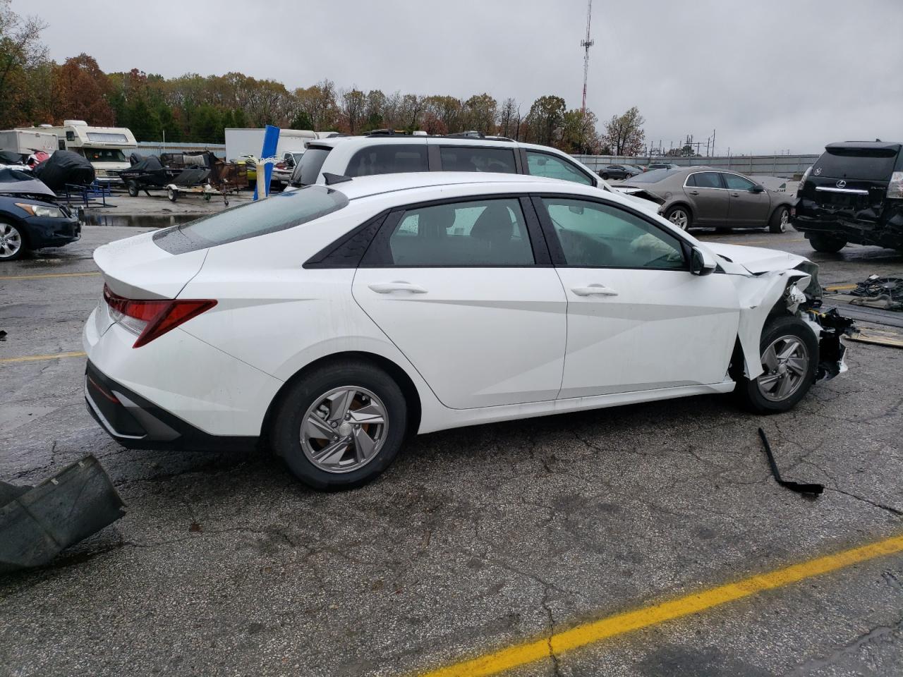 2024 Hyundai Elantra - Image 3