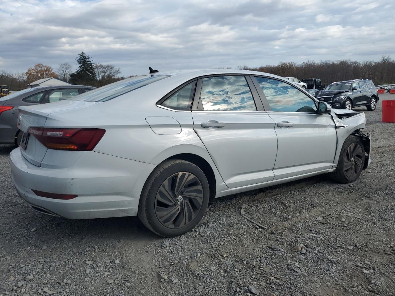2019 Volkswagen Jetta - Image 3