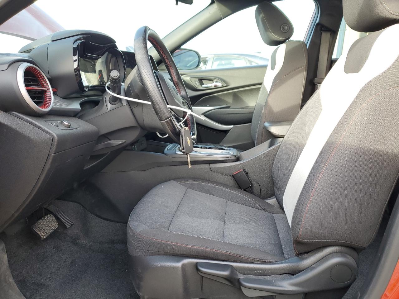KL77LGE21RC100688 CHEVROLET TRAX 1RS 2024
