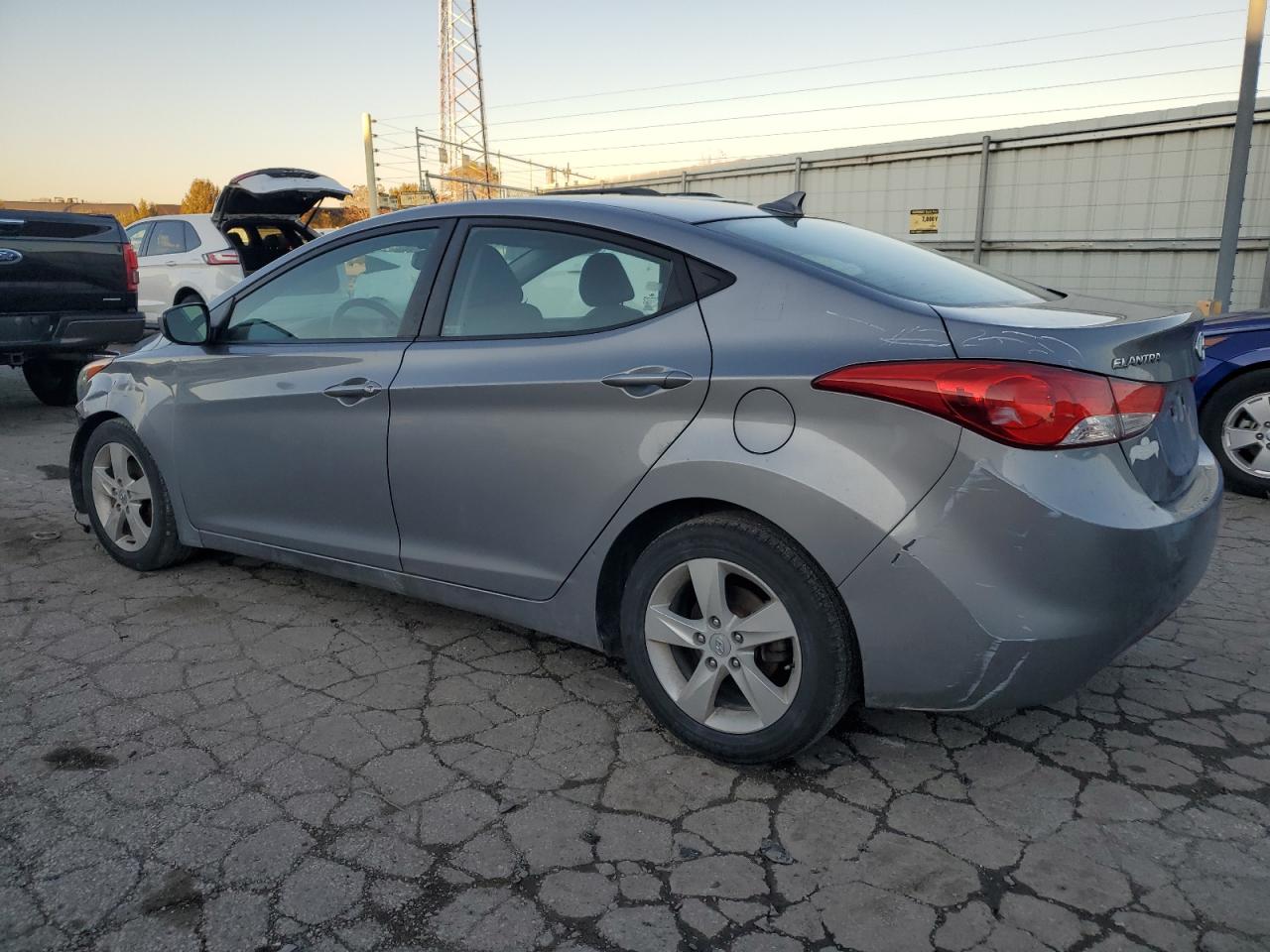 2013 Hyundai Elantra - Image 2
