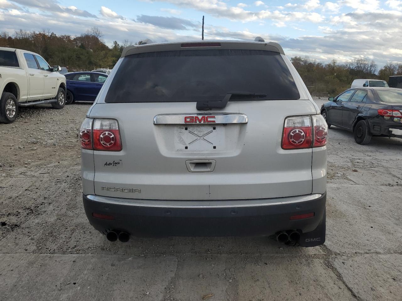 2010 GMC Acadia - Image 6