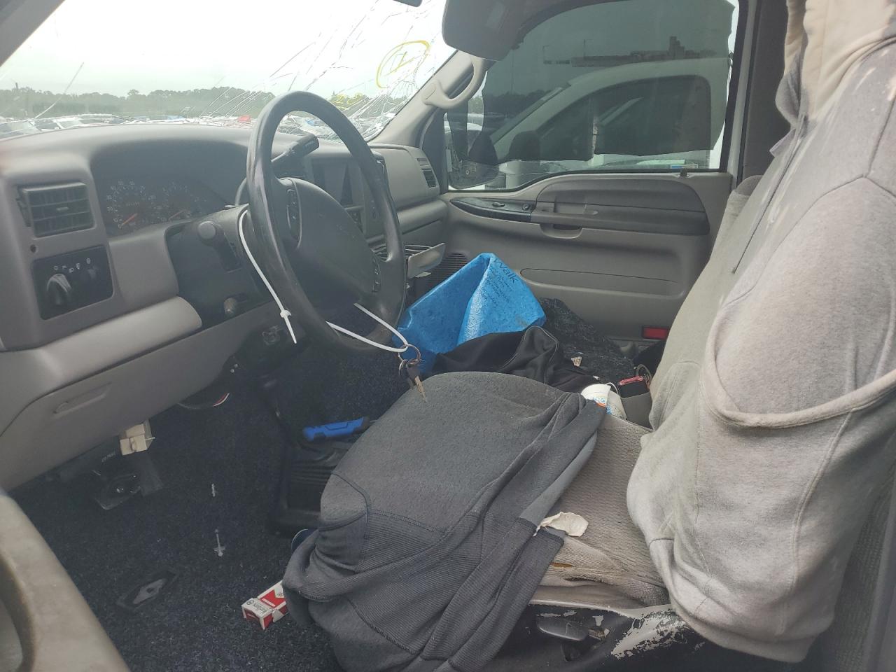 2001 Ford F250 - Image 7