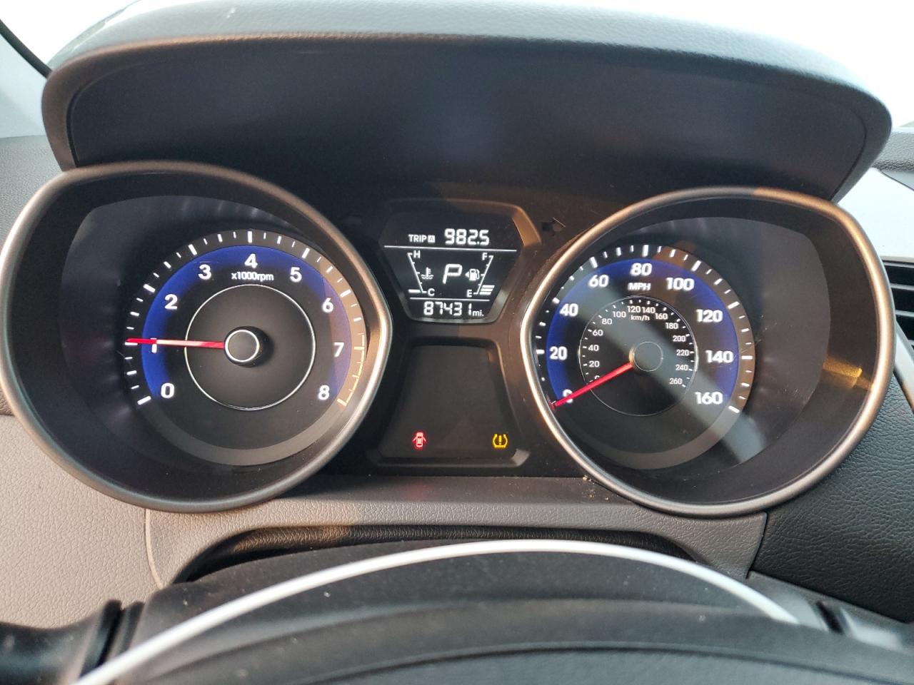 2015 Hyundai Elantra - Image 9