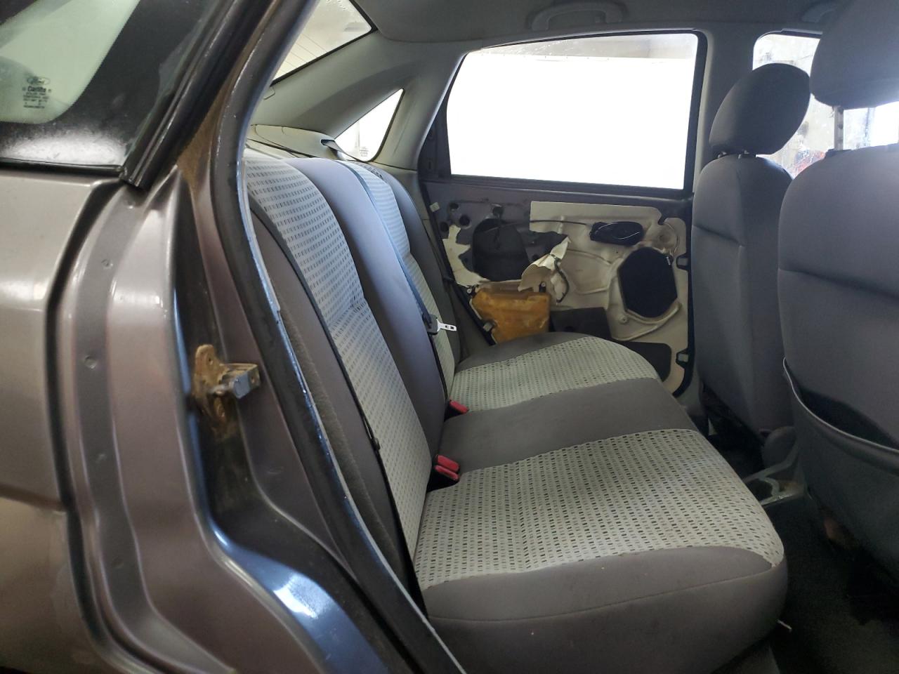 2005 Ford Focus - Image 10