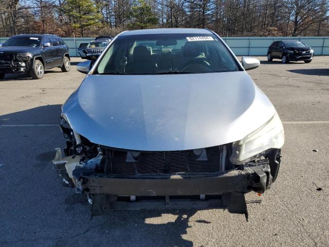  TOYOTA CAMRY 2015 Srebrny