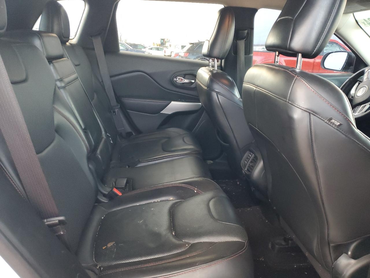 2018 Jeep Cherokee - Image 11