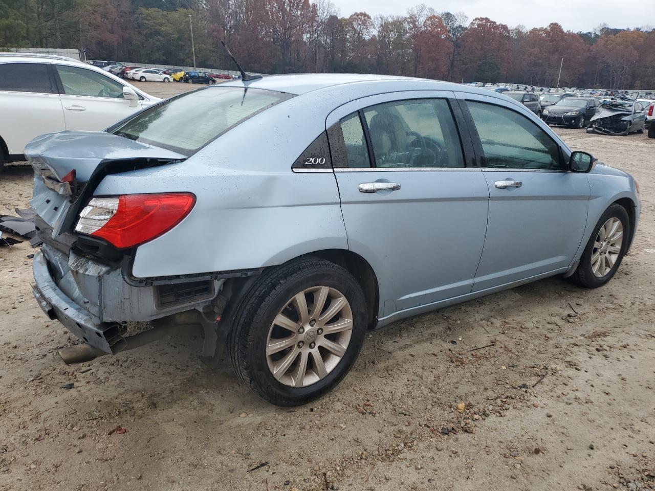 2013 Chrysler 200 - Image 3