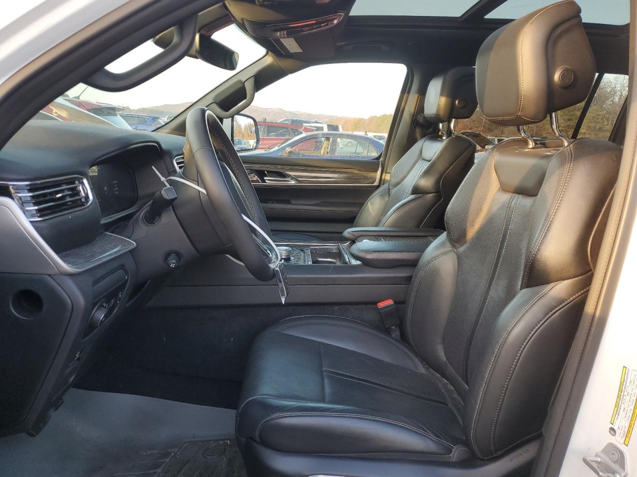 2022 Jeep Grand Wagoneer - Image 7