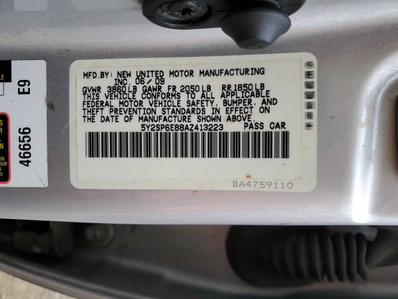 2010 Pontiac Vibe - Image 12