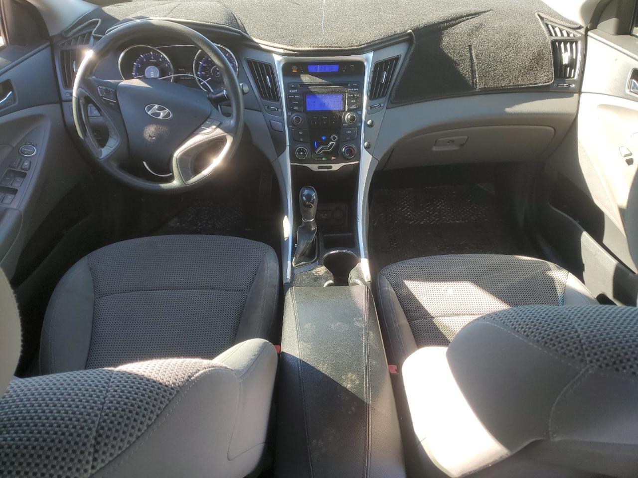 2012 Hyundai Sonata - Image 8