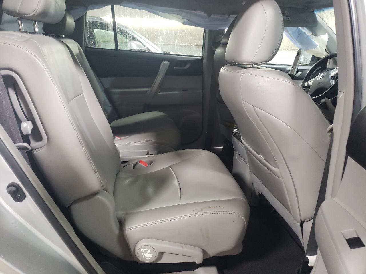 2013 Toyota Highlander - Image 10