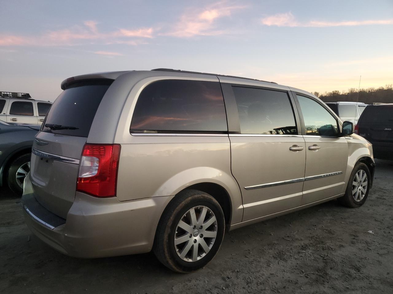 2014 Chrysler Town & Country - Image 3