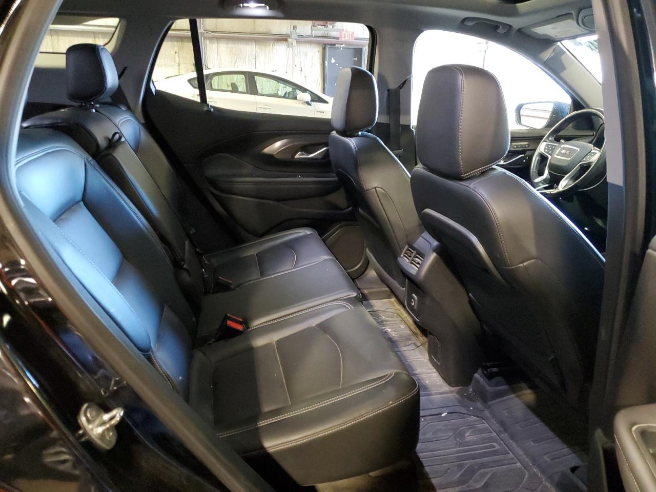 2022 GMC Terrain - Image 11