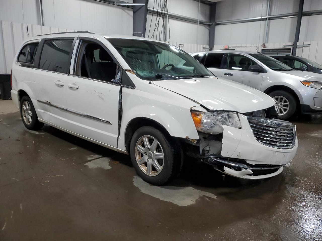 2011 Chrysler Town & Country - Image 4