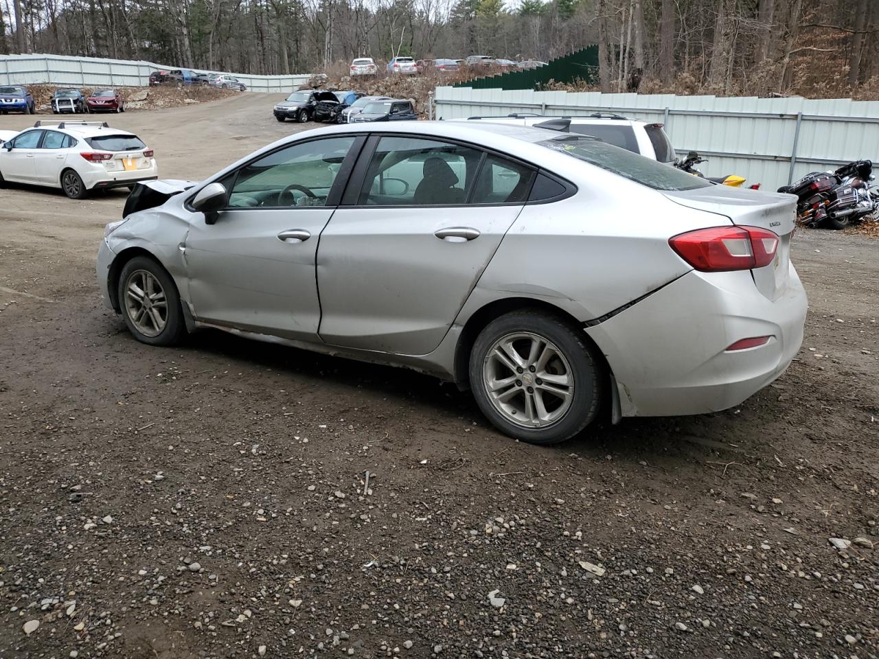 2018 Chevrolet Cruze - Image 2