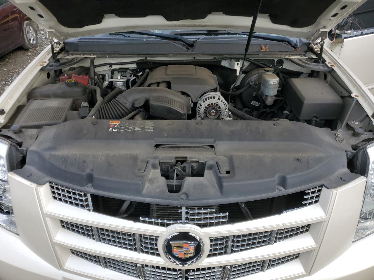 2013 Cadillac Escalade - Image 12