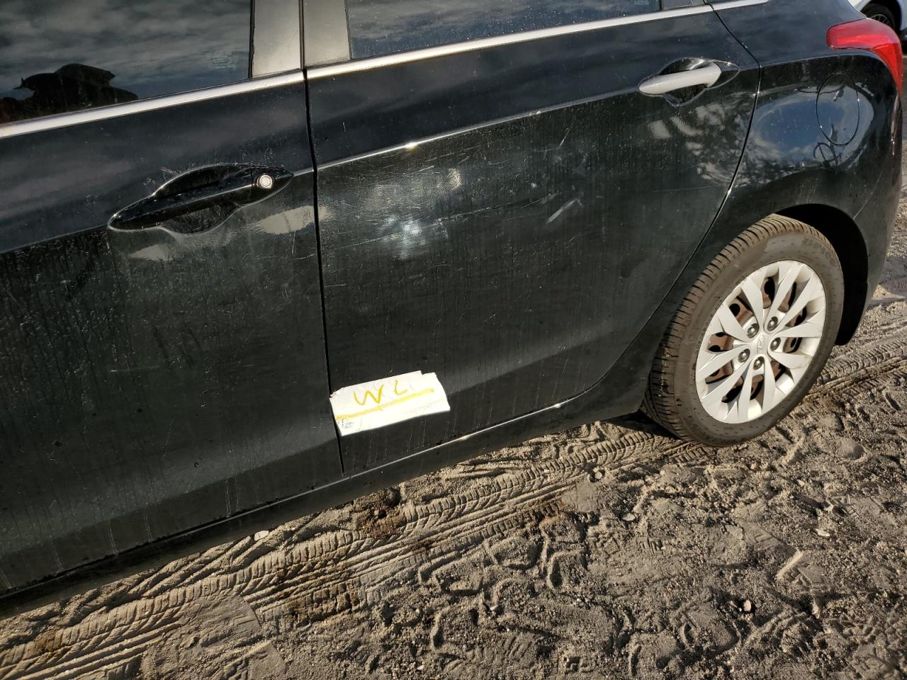 2016 Hyundai Elantra - Image 12