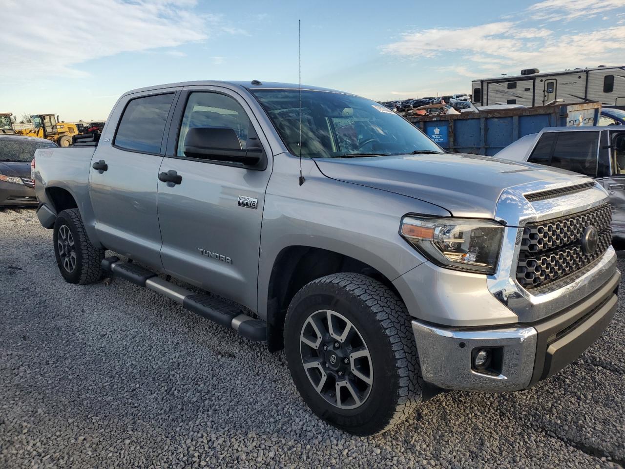 VIN 5TFDY5F16JX774687 2018 TOYOTA TUNDRA no.4