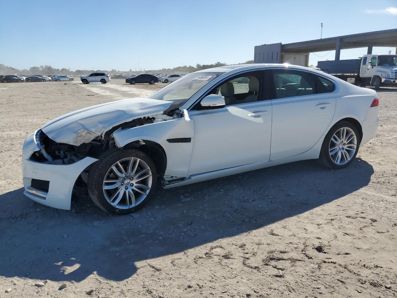2016 Jaguar XF - Image 1