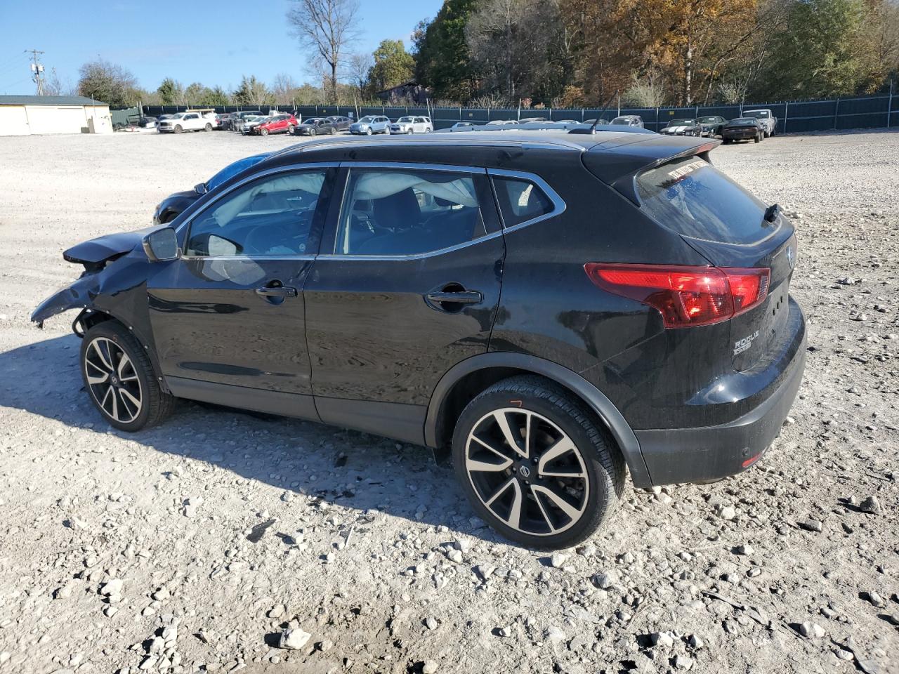2019 Nissan Rogue - Image 2
