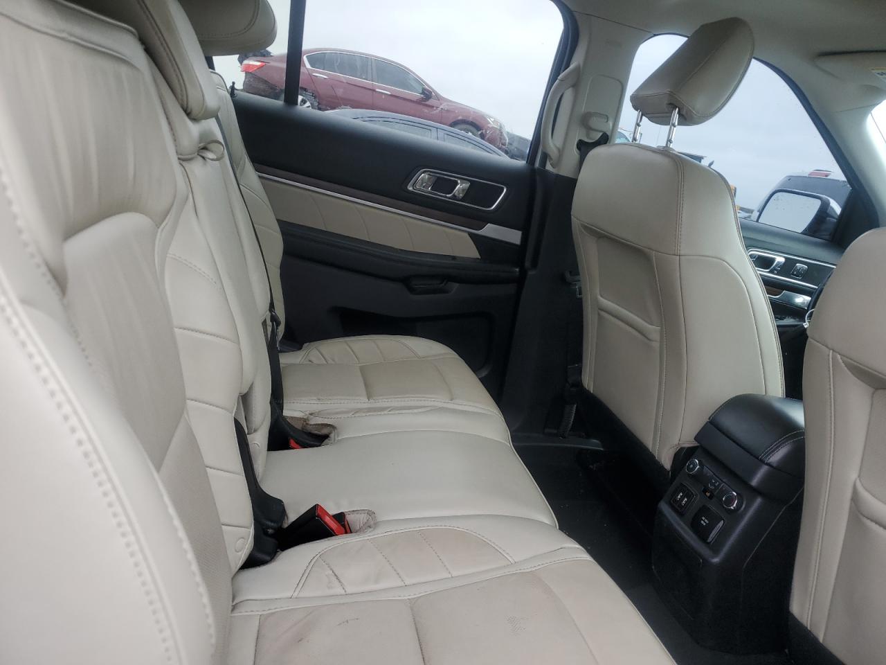 2019 Ford Explorer - Image 10