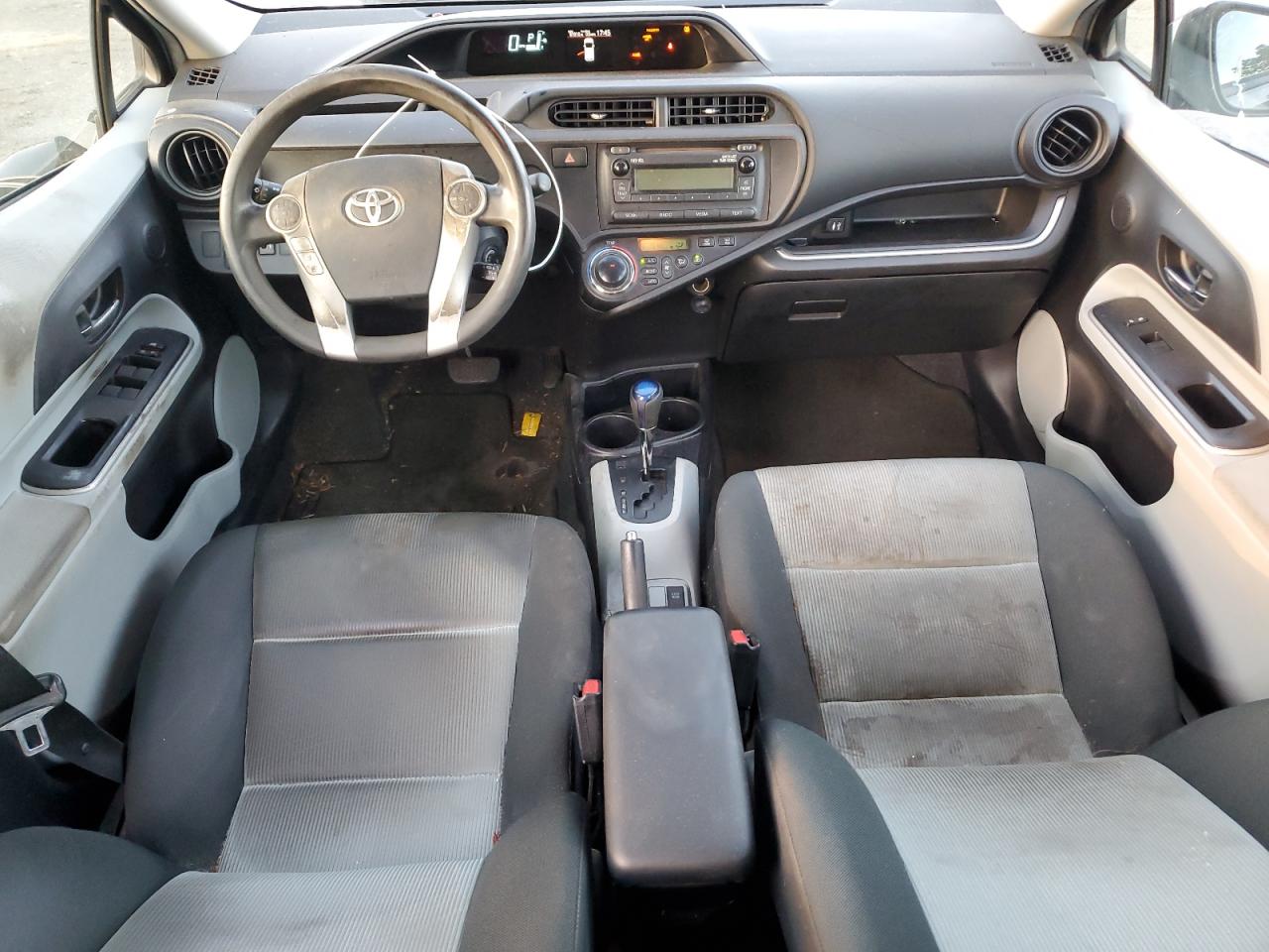 2014 Toyota Prius - Image 8