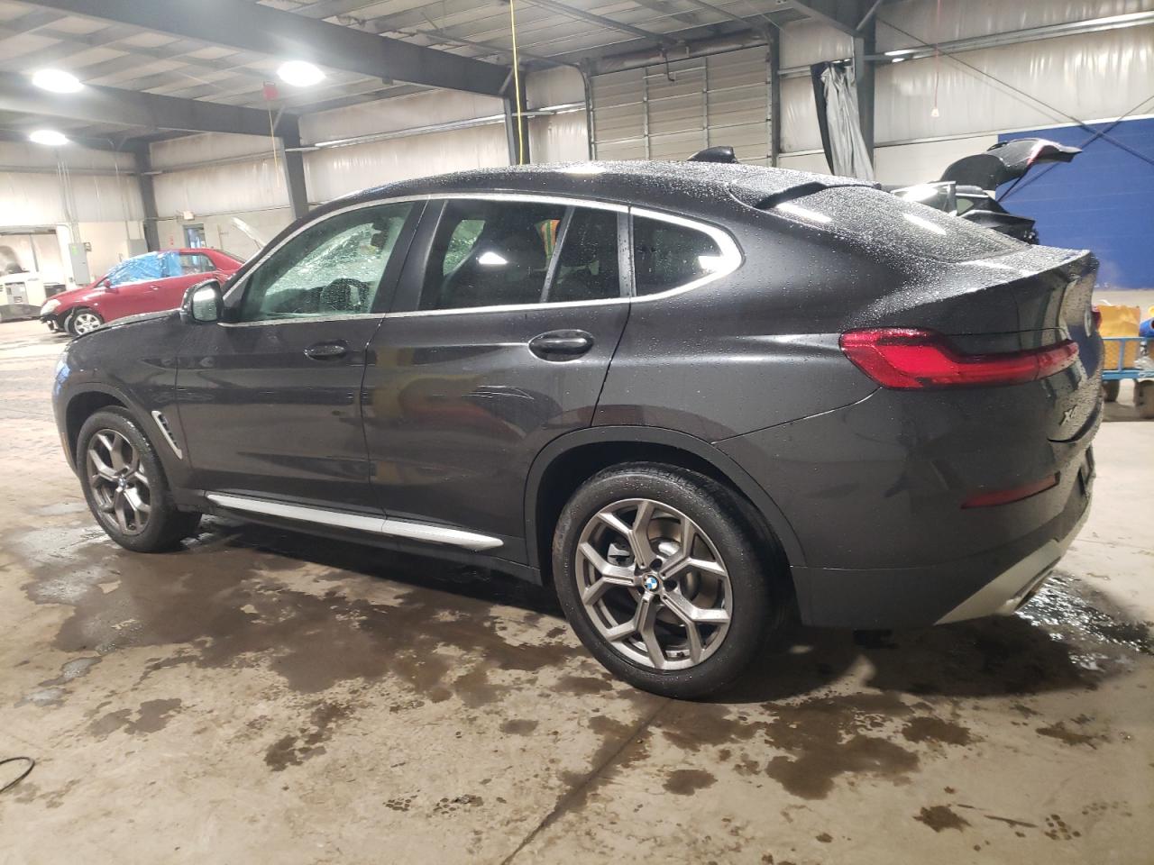 5UX33DT04N9J61802 2022 BMW X4 - Image 2