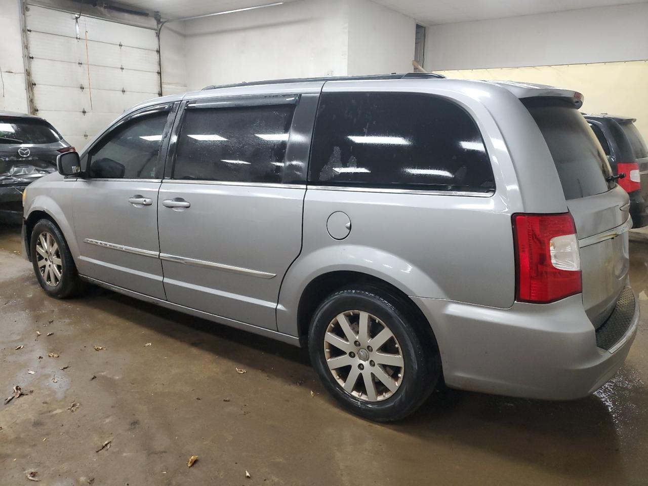 2014 Chrysler Town & Country - Image 2