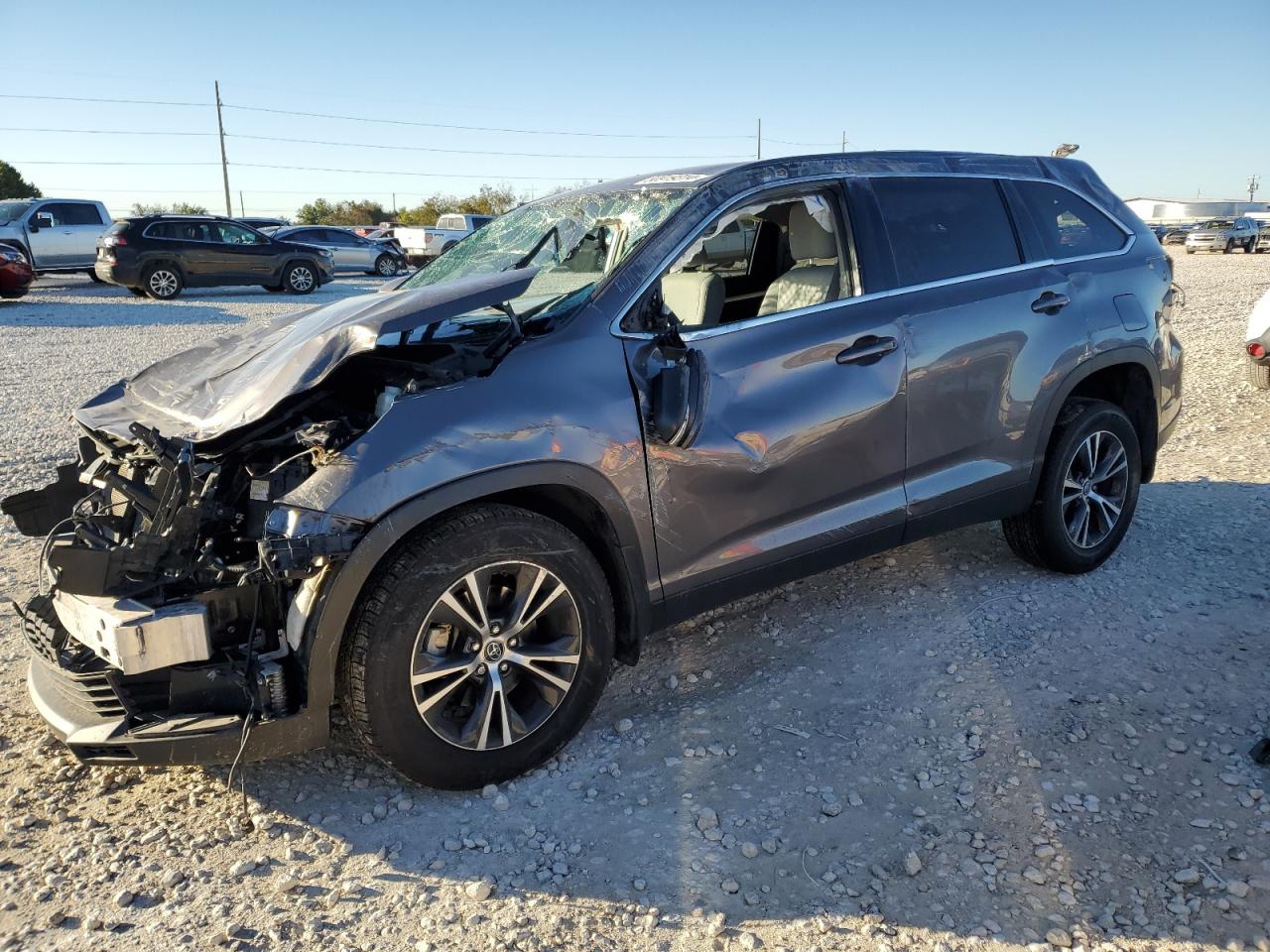 2019 Toyota Highlander - Image 1
