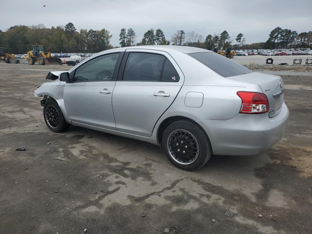 2009 Toyota Yaris - Image 2