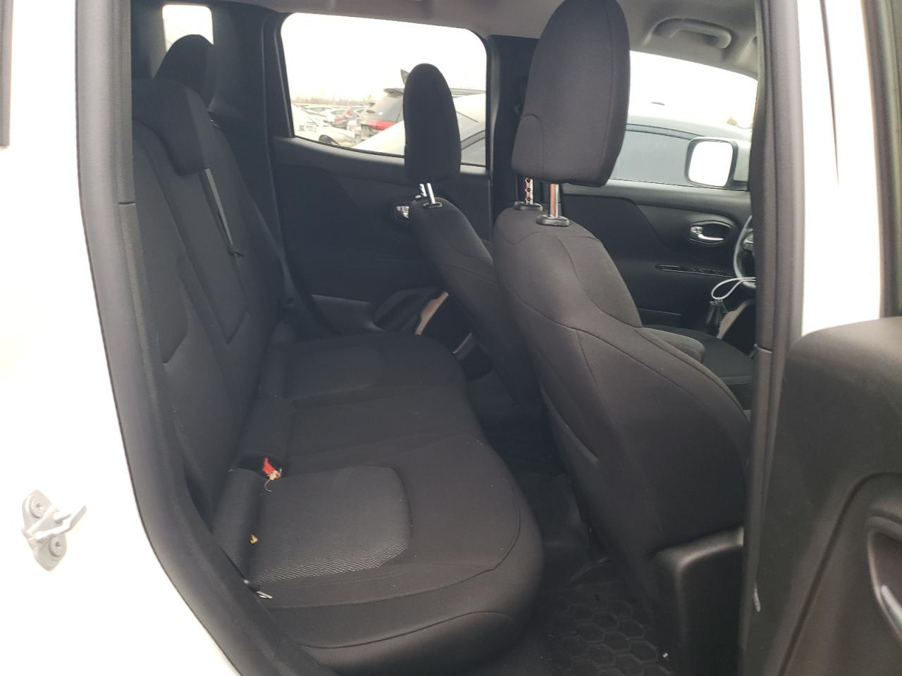 2017 Jeep Renegade - Image 10