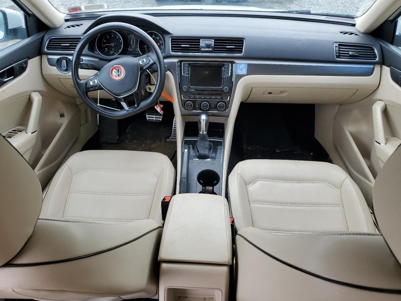 2018 Volkswagen Passat - Image 8