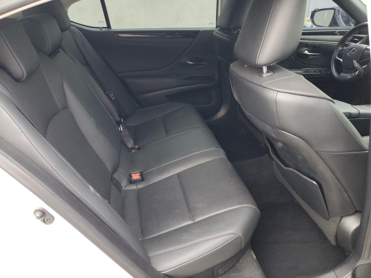 2021 Lexus ES - Image 10