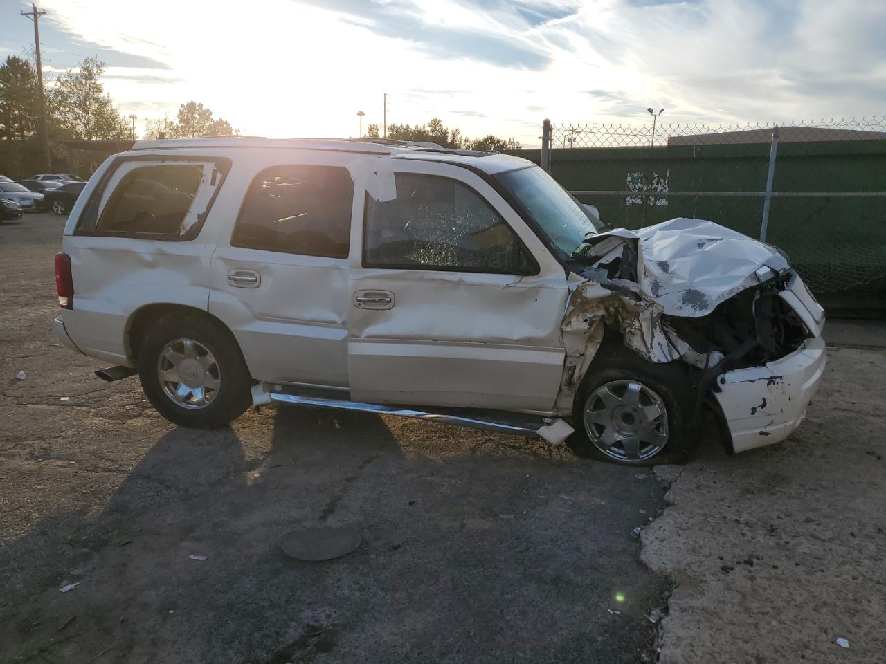 2002 Cadillac Escalade - Image 4