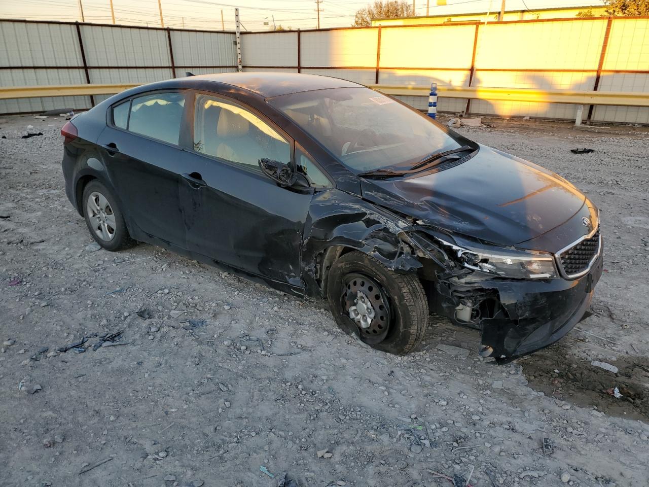 2017 Kia Forte - Image 4