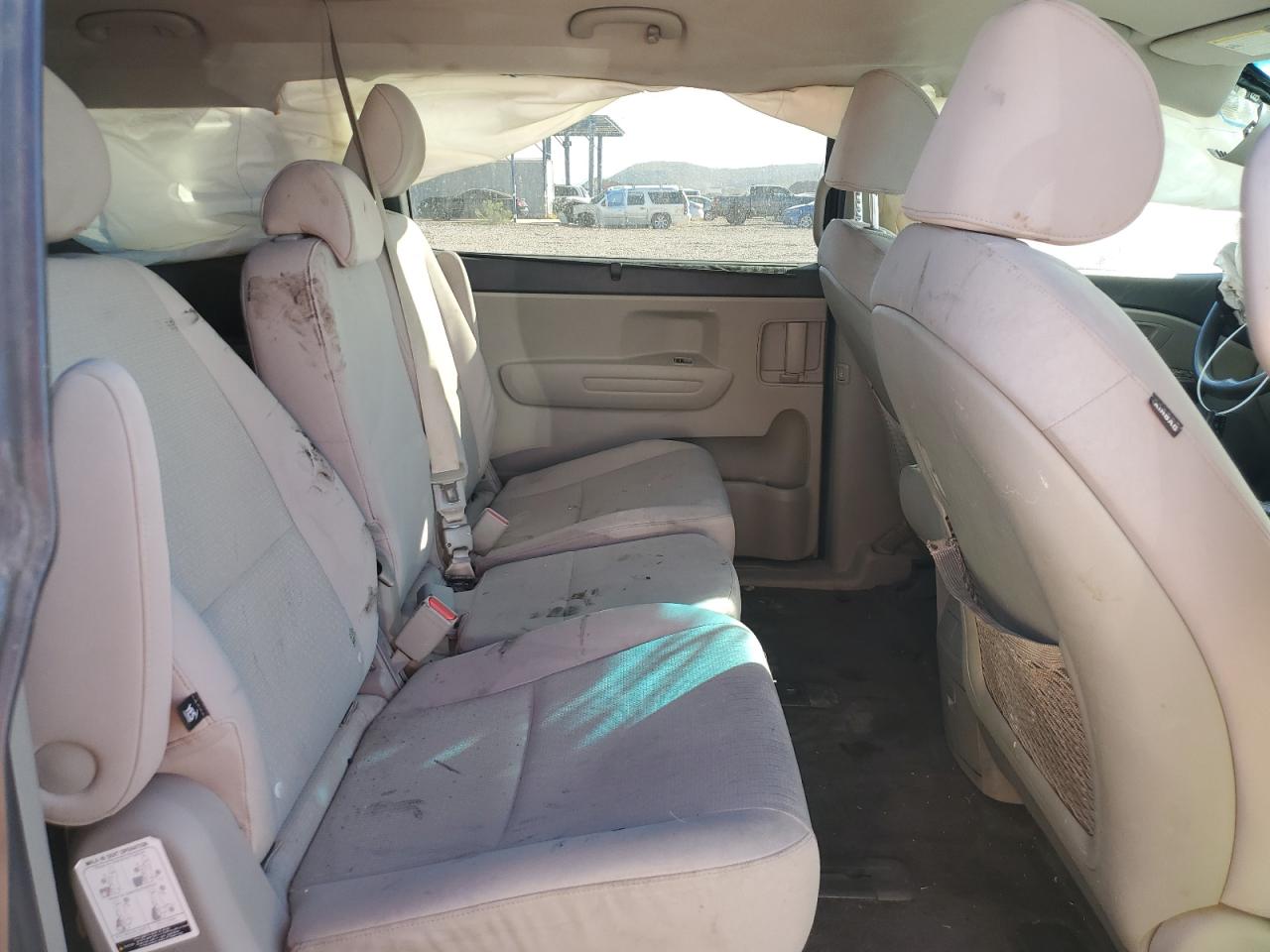 2016 Kia Sedona - Image 11