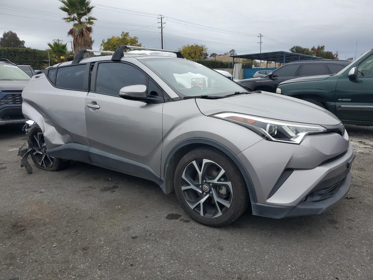 VIN NMTKHMBX4JR029629 2018 TOYOTA C-HR no.4