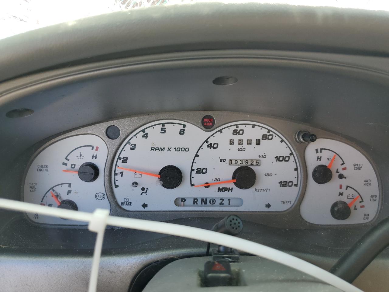 2003 Ford Explorer - Image 9