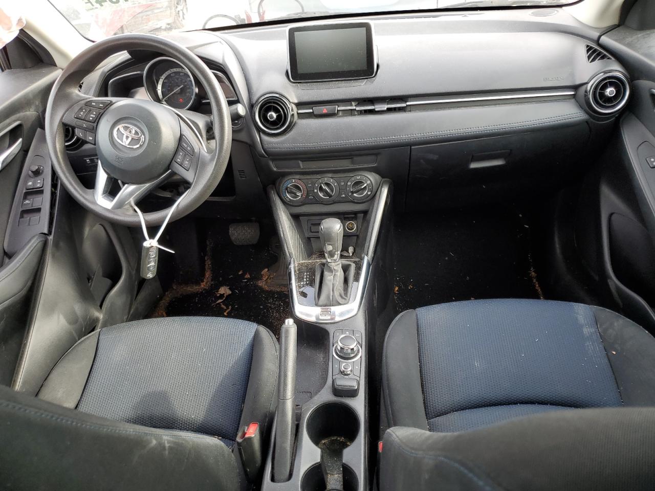 2017 Toyota Yaris - Image 8