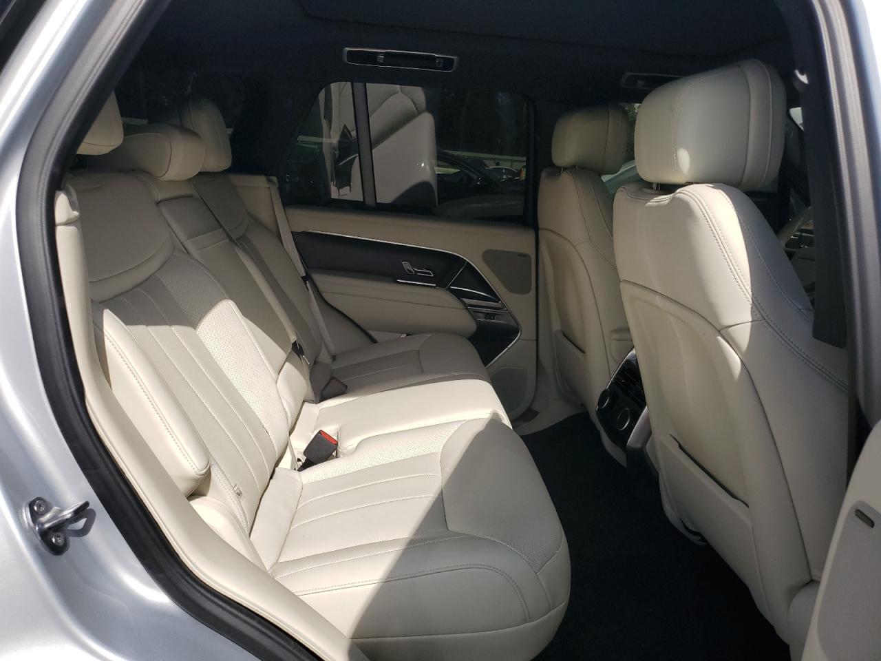 2023 Land Rover Range Rover - Image 11