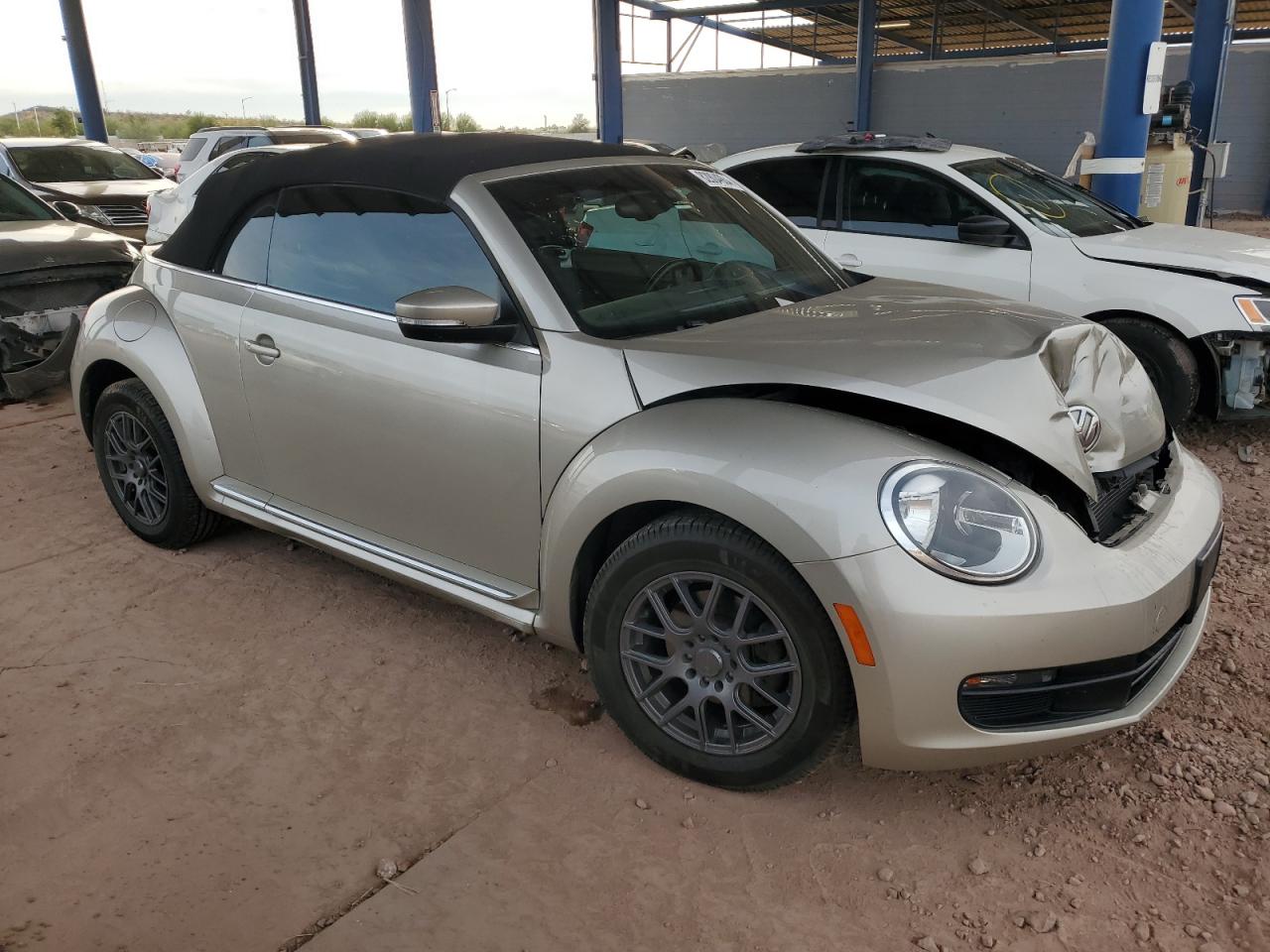 VIN 3VW507AT0GM808134 2016 VOLKSWAGEN BEETLE no.4