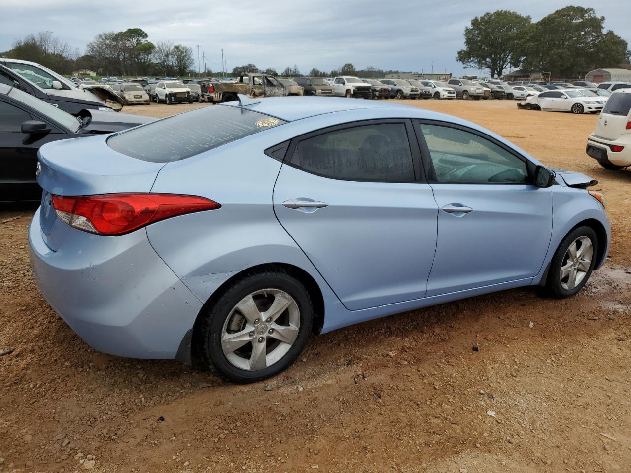 2013 Hyundai Elantra - Image 3