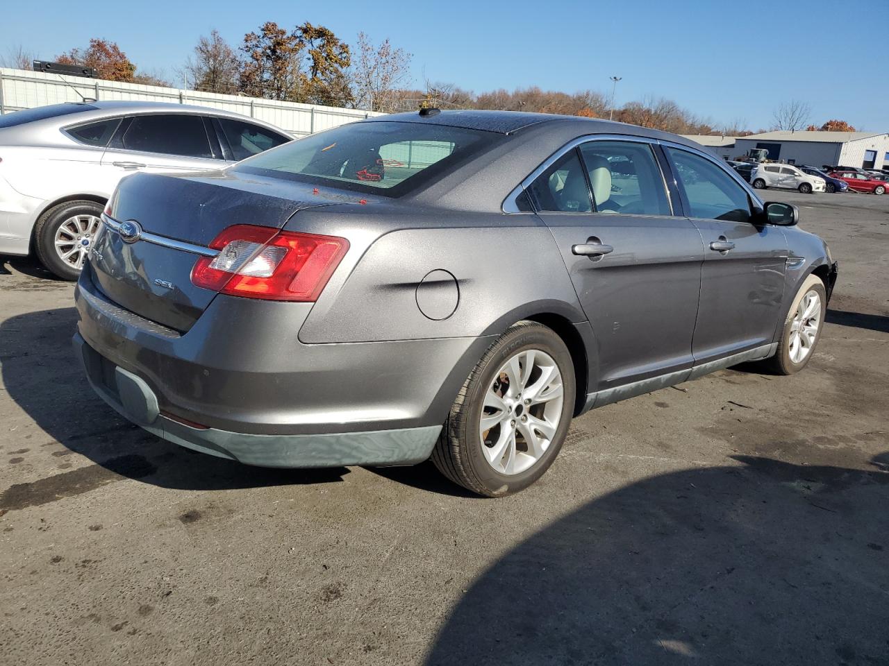 2011 Ford Taurus - Image 3