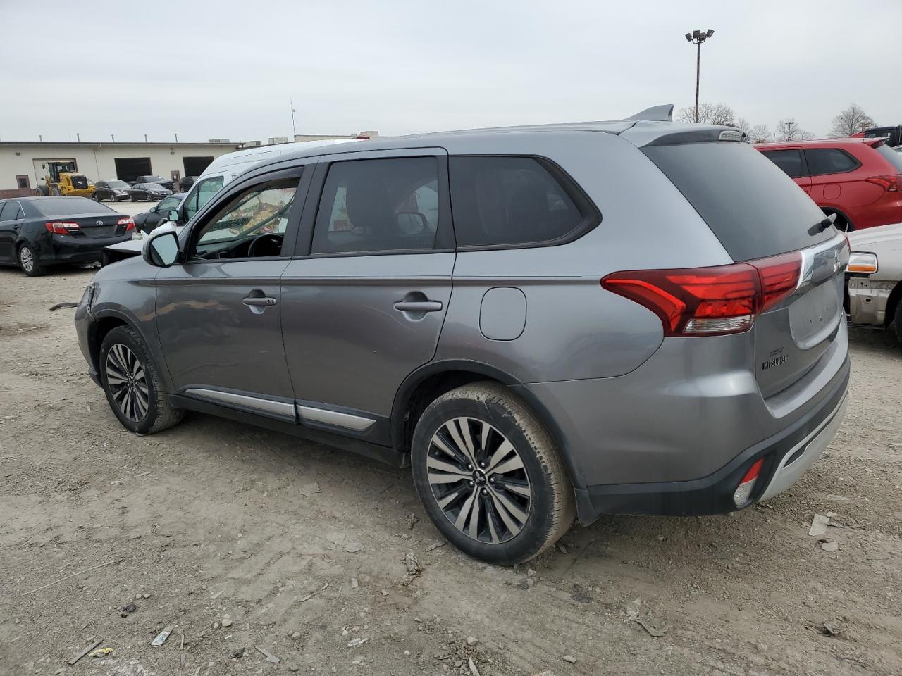2019 Mitsubishi Outlander - Image 2